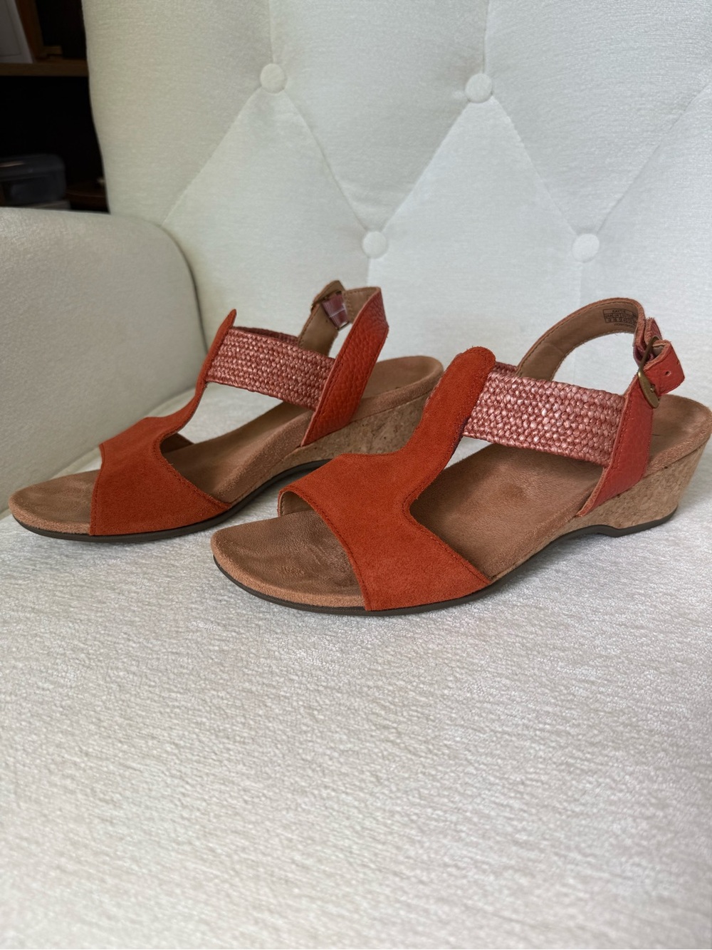 Vionic Kaytie Wedge Sandals 9 Rust Orange Suede Cork Comfort